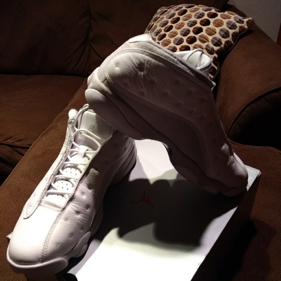 Jordan 13s low-top (Pure money) - Picture 2 of 3